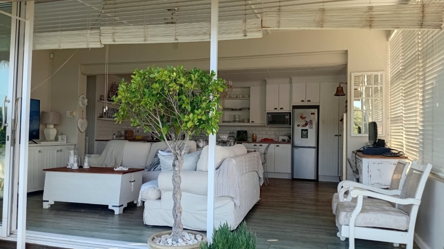 To Let 1 Bedroom Property for Rent in Bonza Bay Eastern Cape